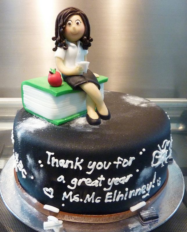 10 Heartwarming Teacher's Day Cake Messages